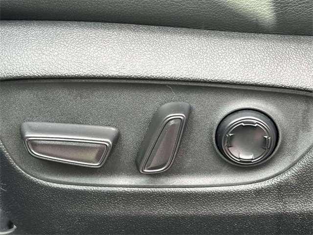 Used 2025 Toyota Sienna Platinum image 24