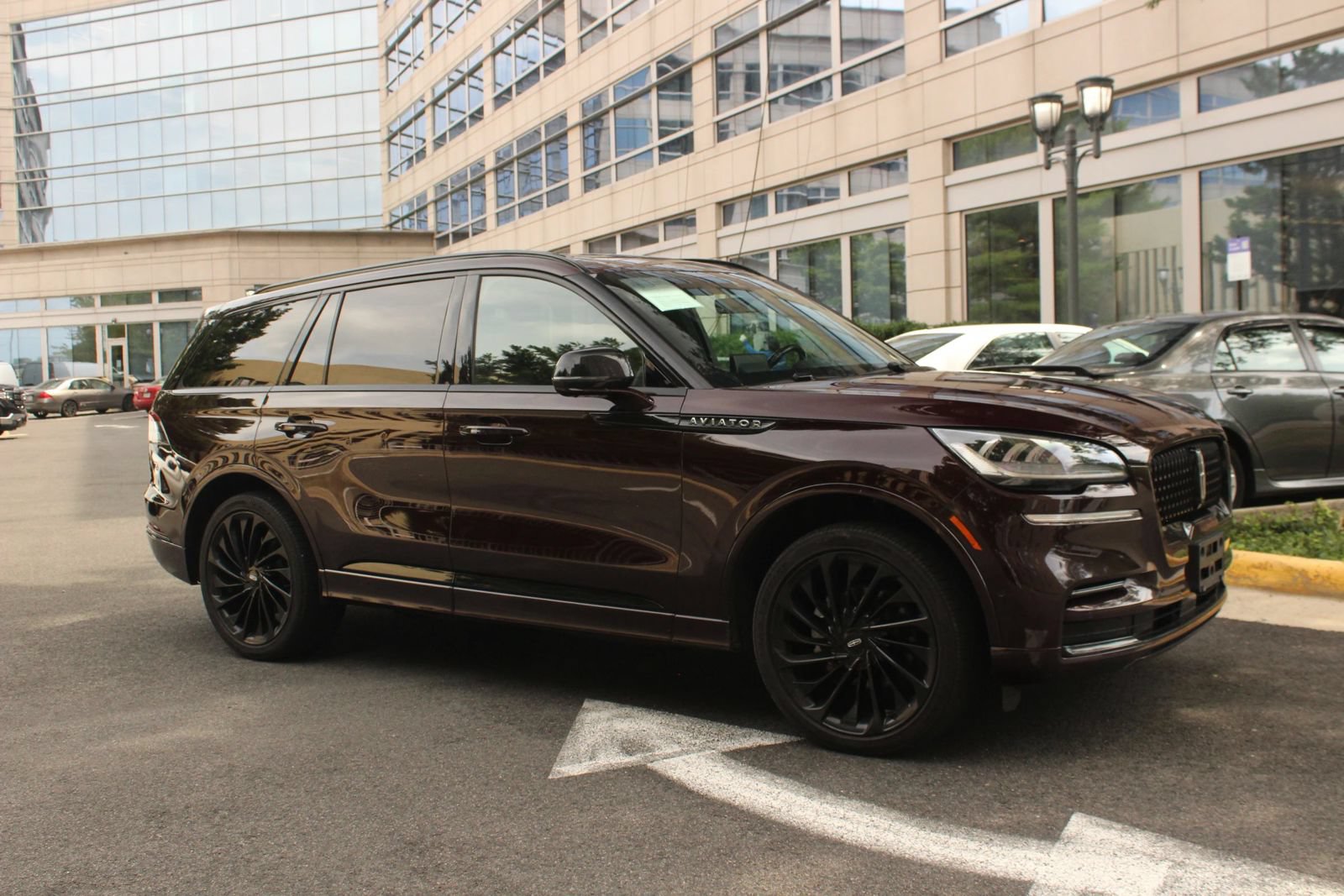 Used 2023 Lincoln Aviator Reserve w/ Equipment Group 201A AWD/4WD image 2