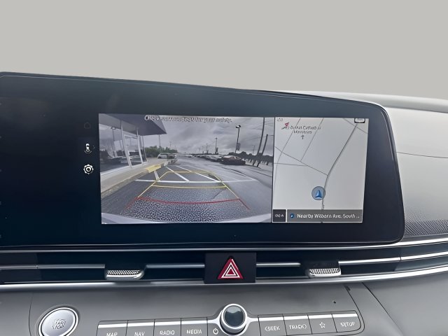 Used 2025 Hyundai Elantra SEL FWD image 8