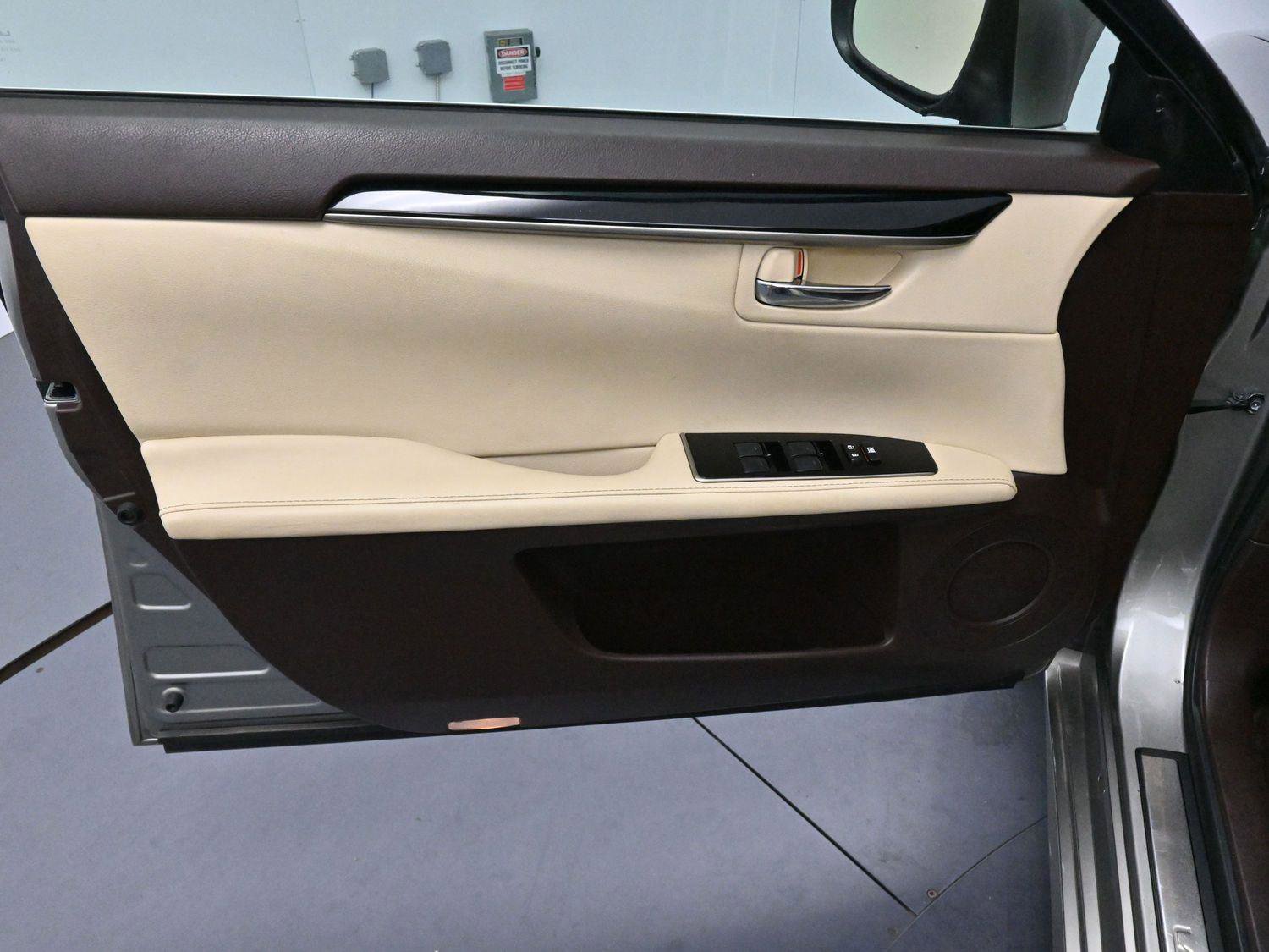 Used 2018 Lexus ES 350 w/ Accessory Package image 10