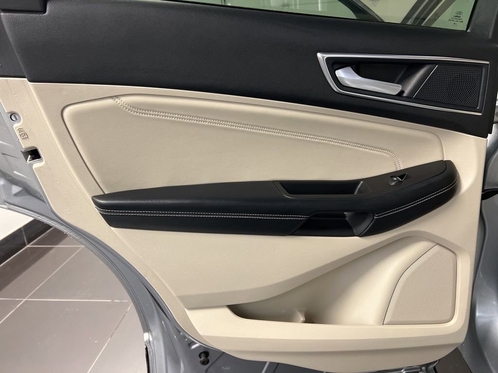 Certified 2024 Ford Edge Titanium AWD/4WD image 31