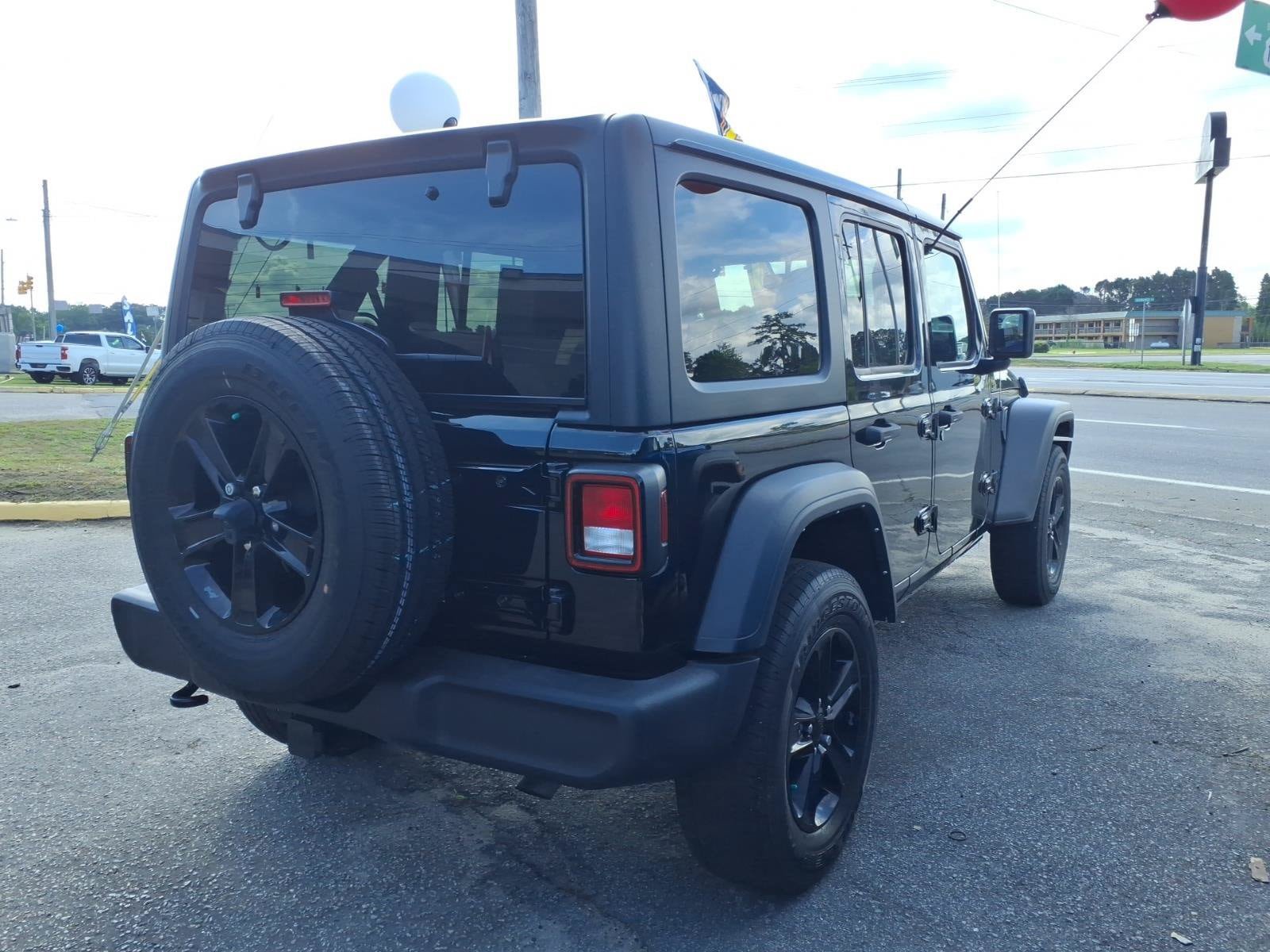Used 2022 Jeep Wrangler Unlimited Sport AWD/4WD image 2