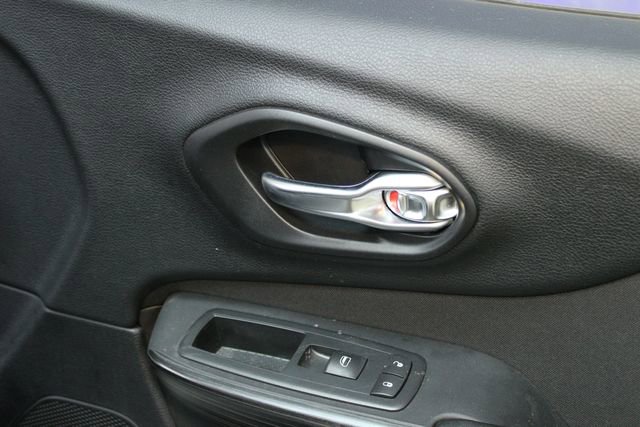 Used 2017 Jeep Cherokee Altitude image 9