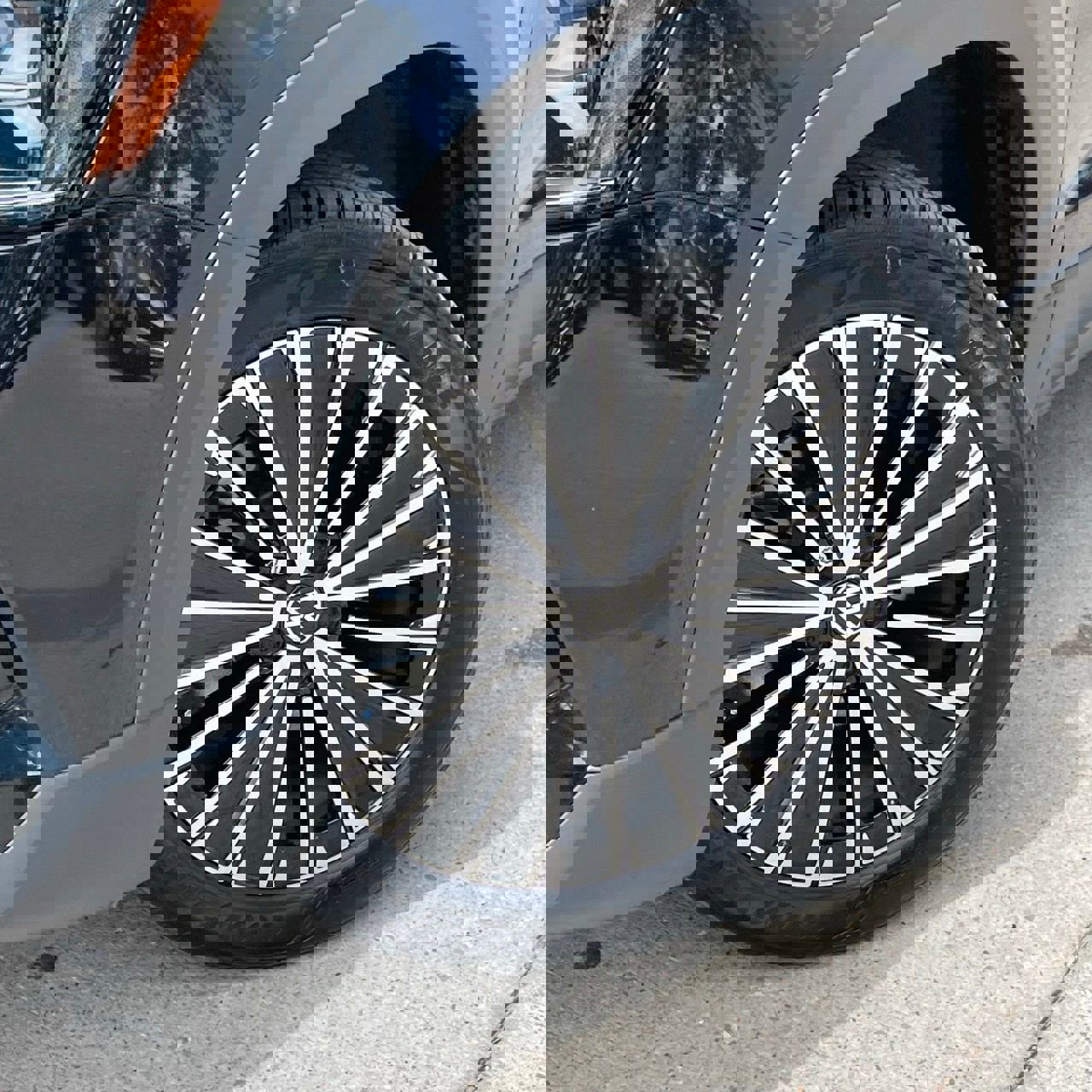 Used 2025 Volkswagen Taos SE FWD image 8