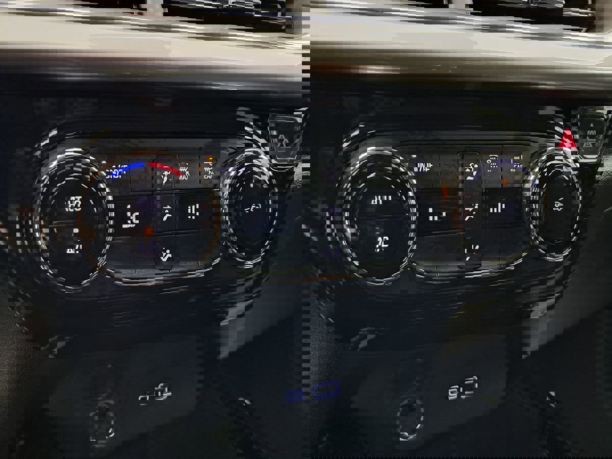 Used 2025 Chevrolet Trax LT image 16