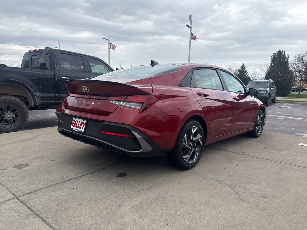 Used 2025 Hyundai Elantra Sport image 13