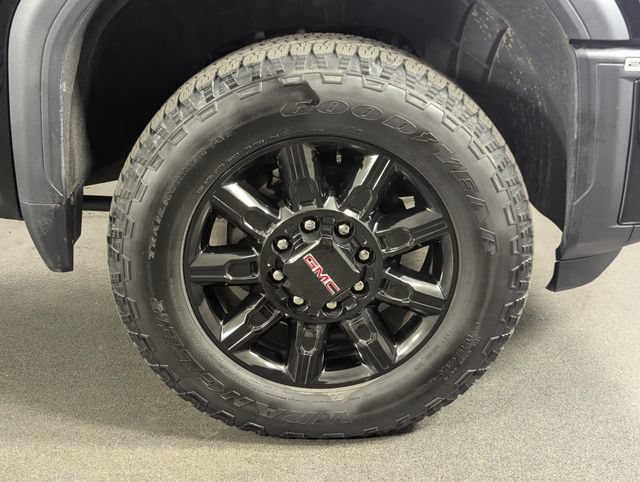 Used 2025 GMC Sierra 2500 AT4 w/ Technology Package AWD/4WD image 12