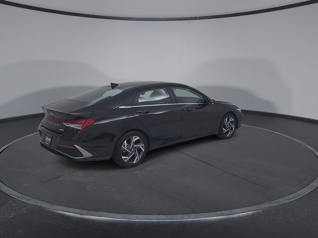 Used 2025 Hyundai Elantra Limited FWD image 16