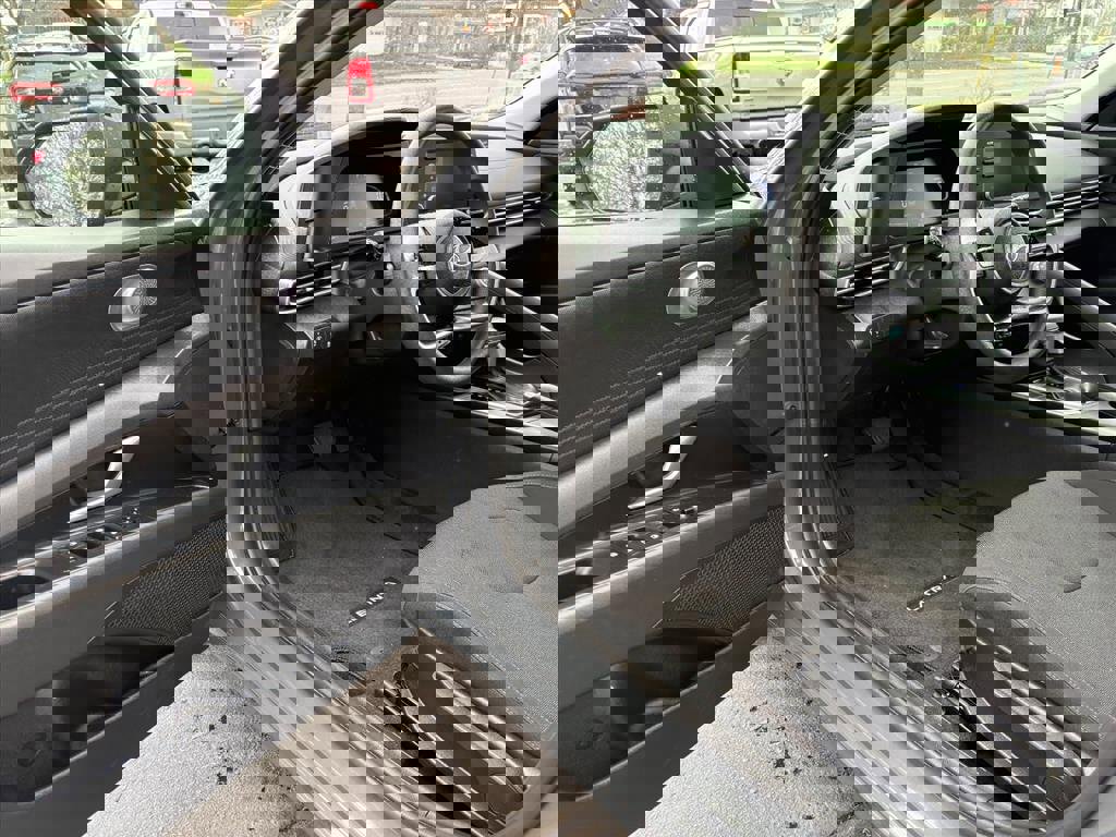 Certified 2025 Hyundai Elantra SE image 12