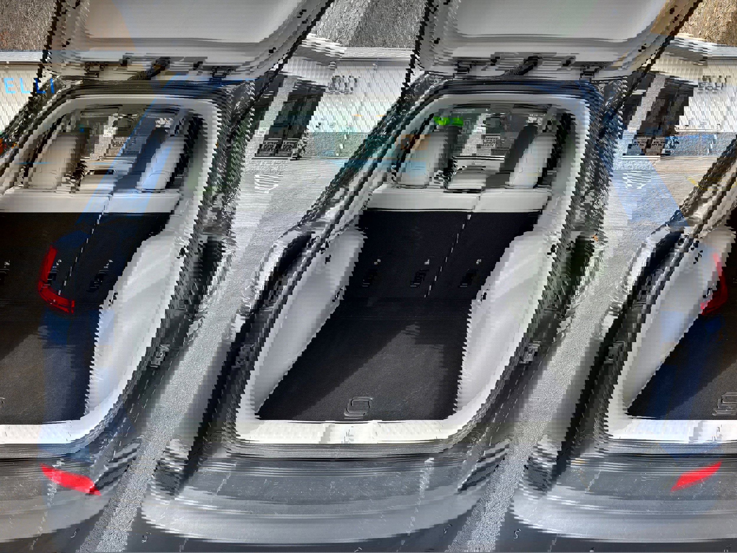 Used 2020 Jeep Cherokee Latitude Plus w/ Cold Weather Group image 6