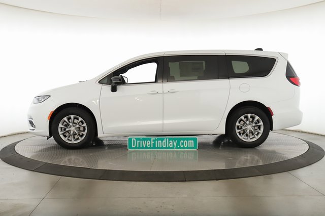 New 2026 Chrysler Pacifica Select image 9
