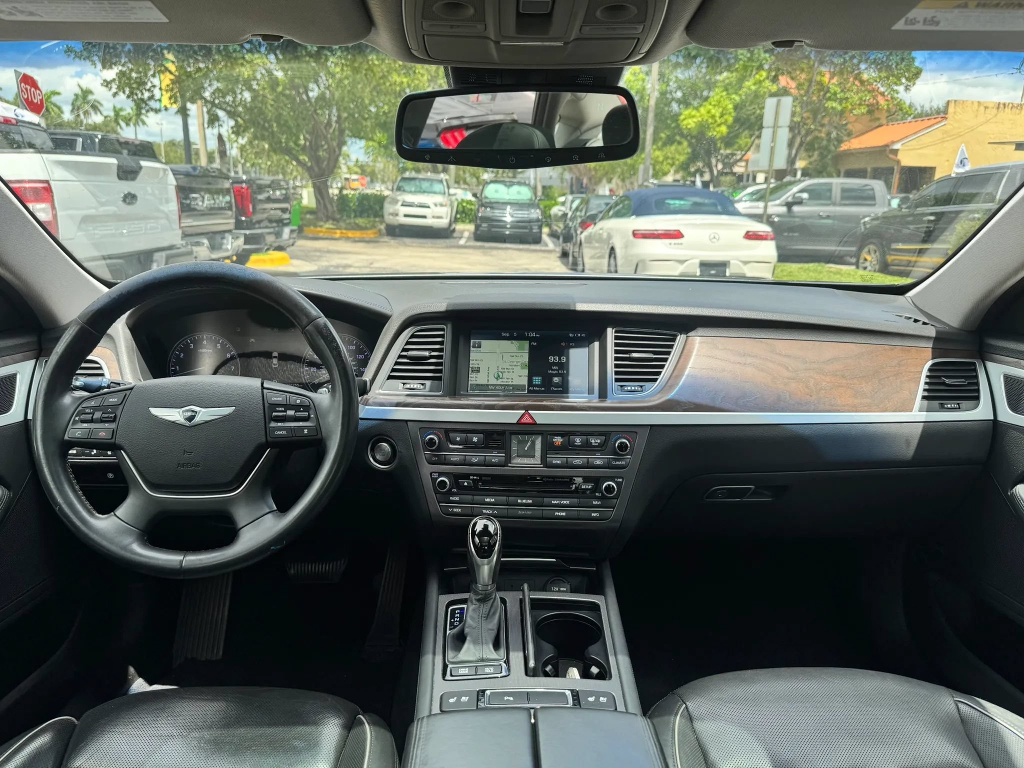 Used 2015 Hyundai Genesis 5.0 RWD image 10