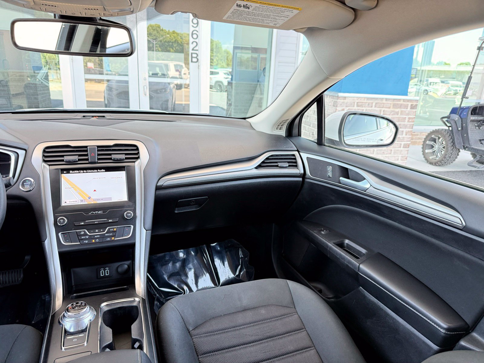 Used 2019 Ford Fusion SE FWD image 27