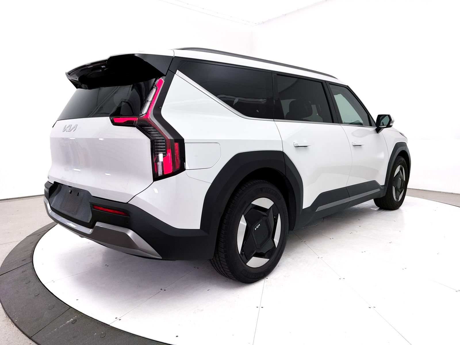 Certified 2024 Kia EV9 Wind AWD/4WD image 19