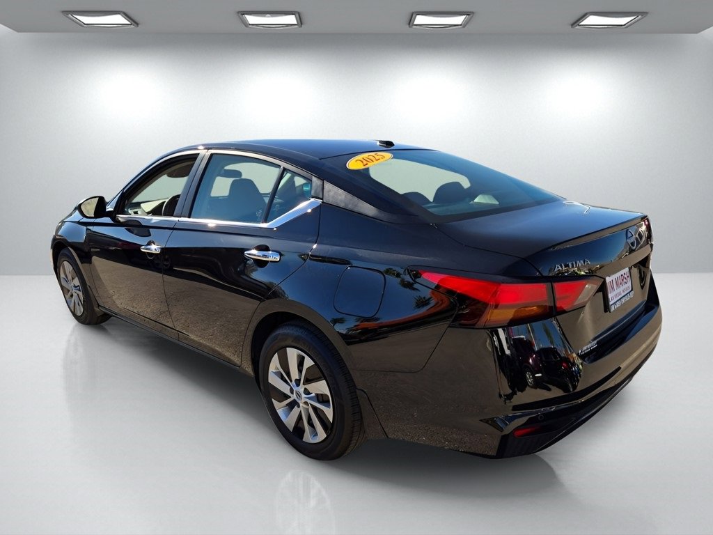 Used 2025 Nissan Altima 2.5 S image 4