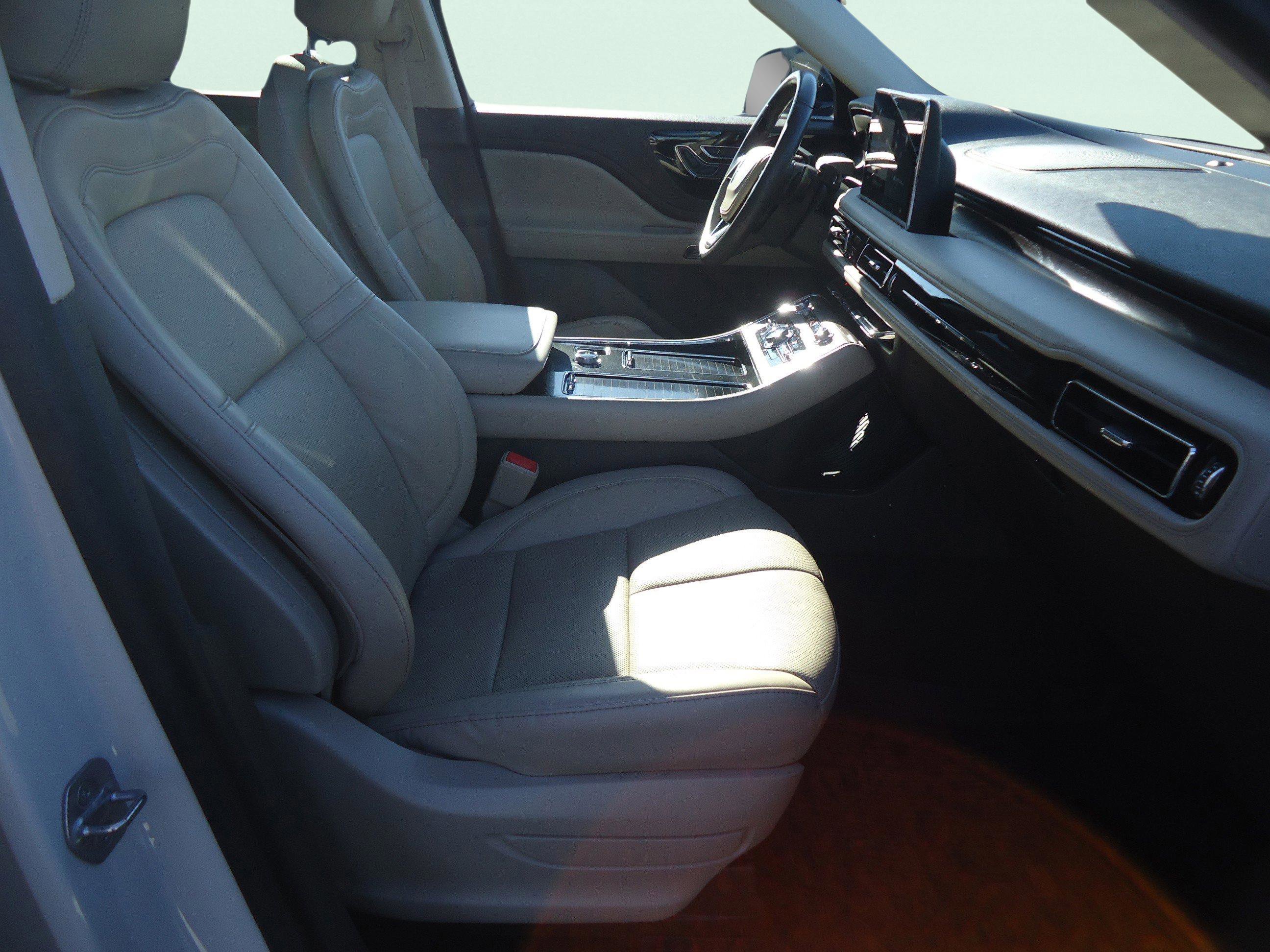 Used 2023 Lincoln Aviator Reserve w/ Class IV Trailer Tow Package image 26