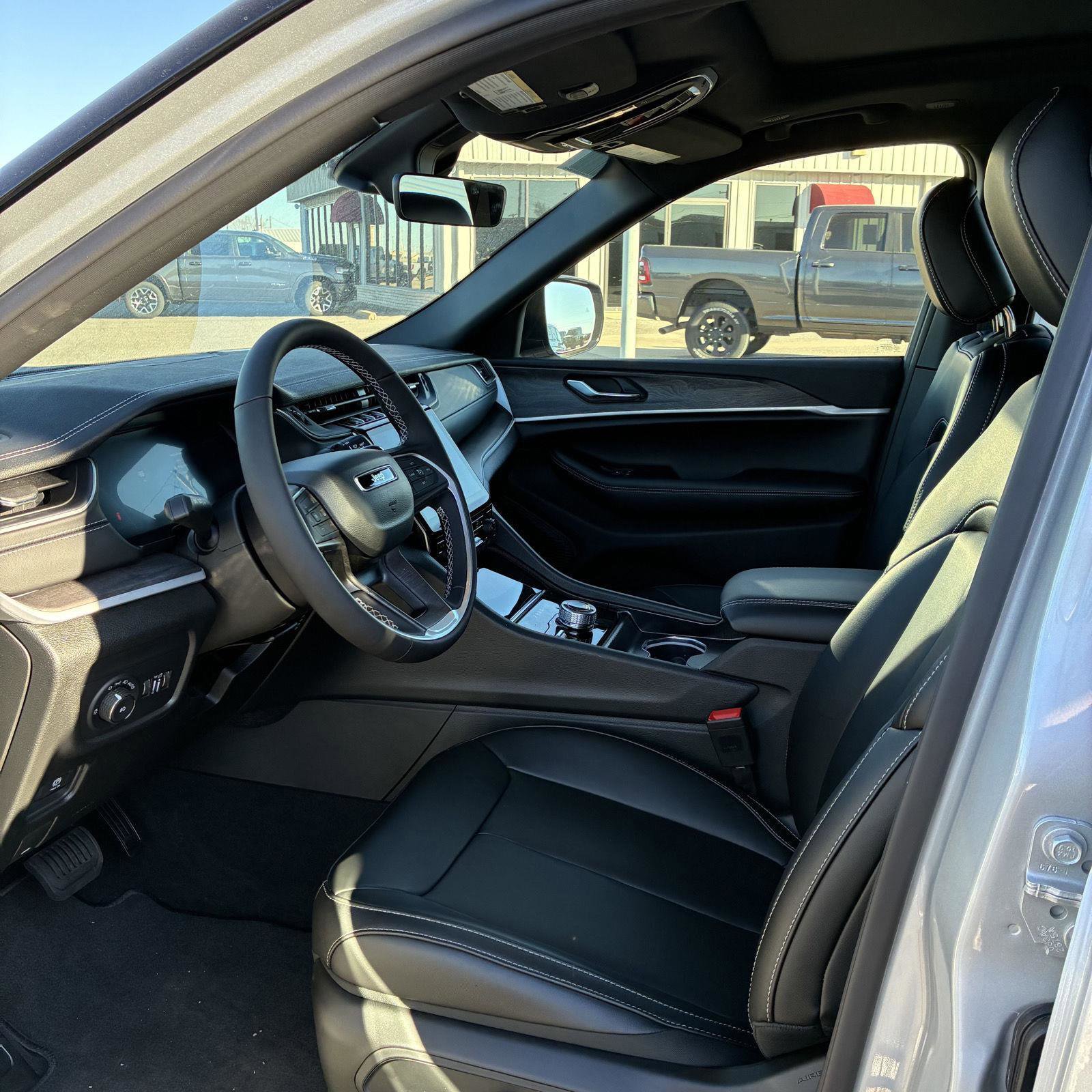 New 2025 Jeep Grand Cherokee L Limited image 2