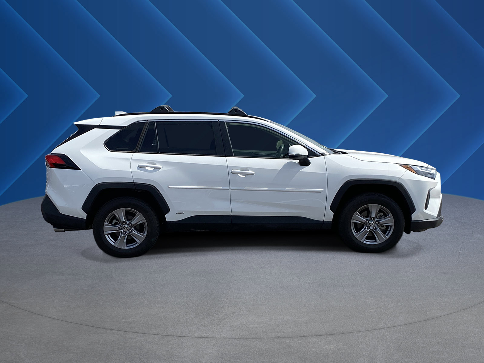 Used 2023 Toyota RAV4 LE AWD/4WD image 2
