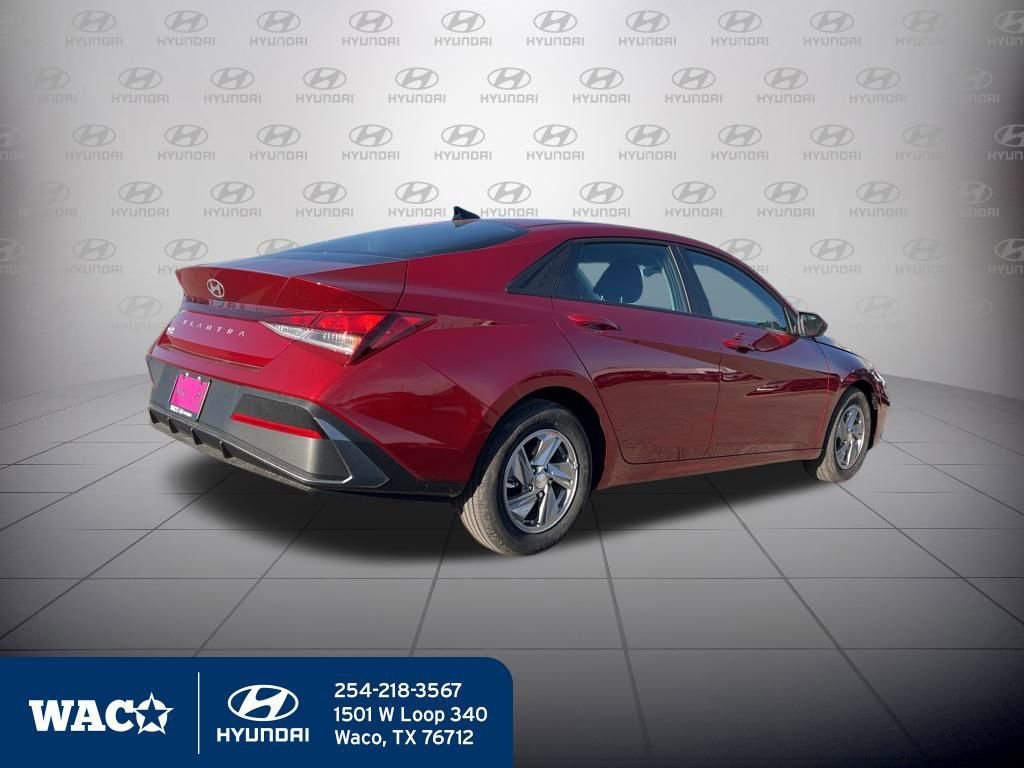 Used 2025 Hyundai Elantra SE image 8