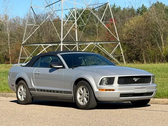 Used 2005 Ford Mustang Premium RWD image 2