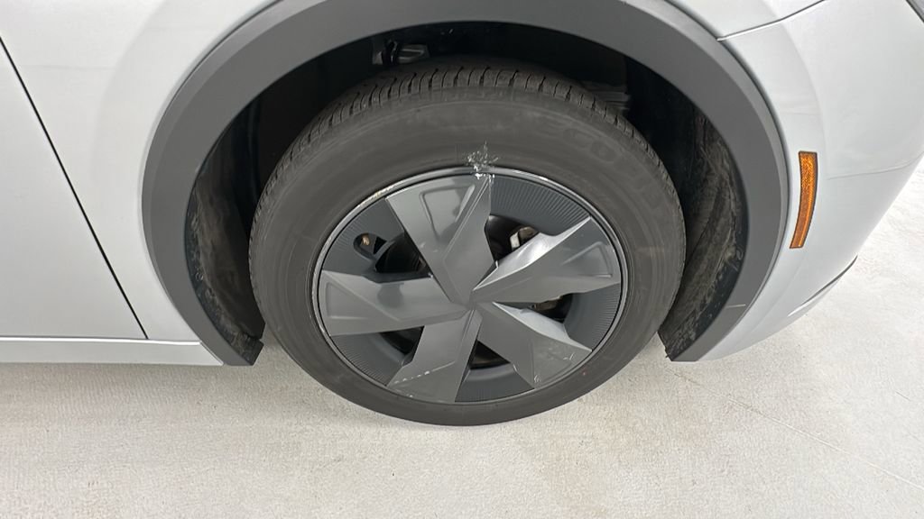 Used 2024 Toyota Prius LE image 9