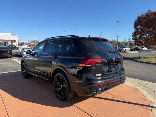 Used 2023 Volkswagen Tiguan SE R-Line image 4
