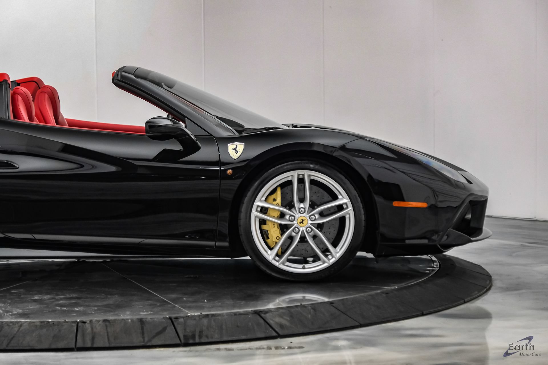 Used 2018 Ferrari 488 Spider RWD image 30