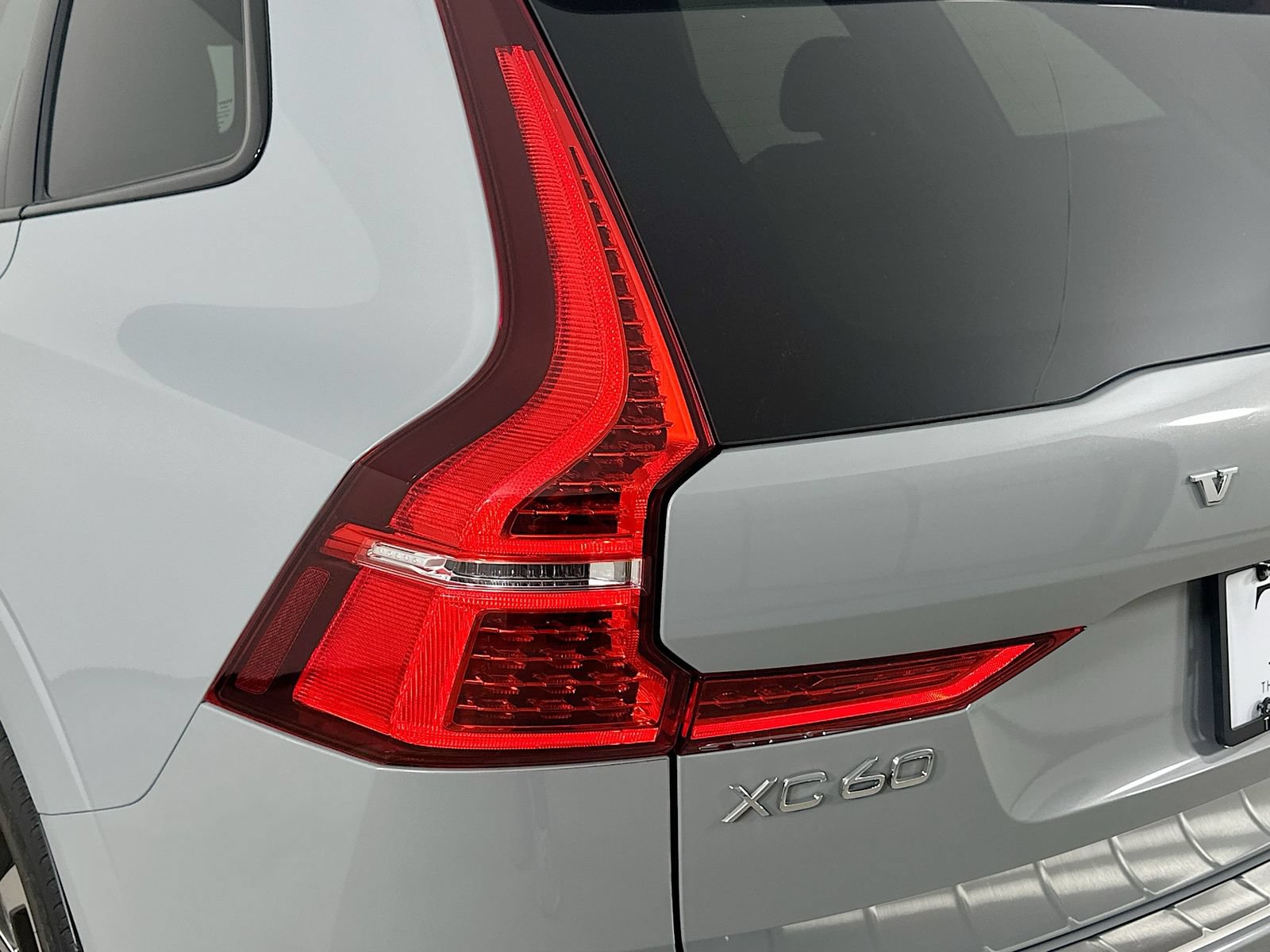 Used 2024 Volvo XC60 B5 Ultimate w/ Protection Package Premier AWD/4WD image 12