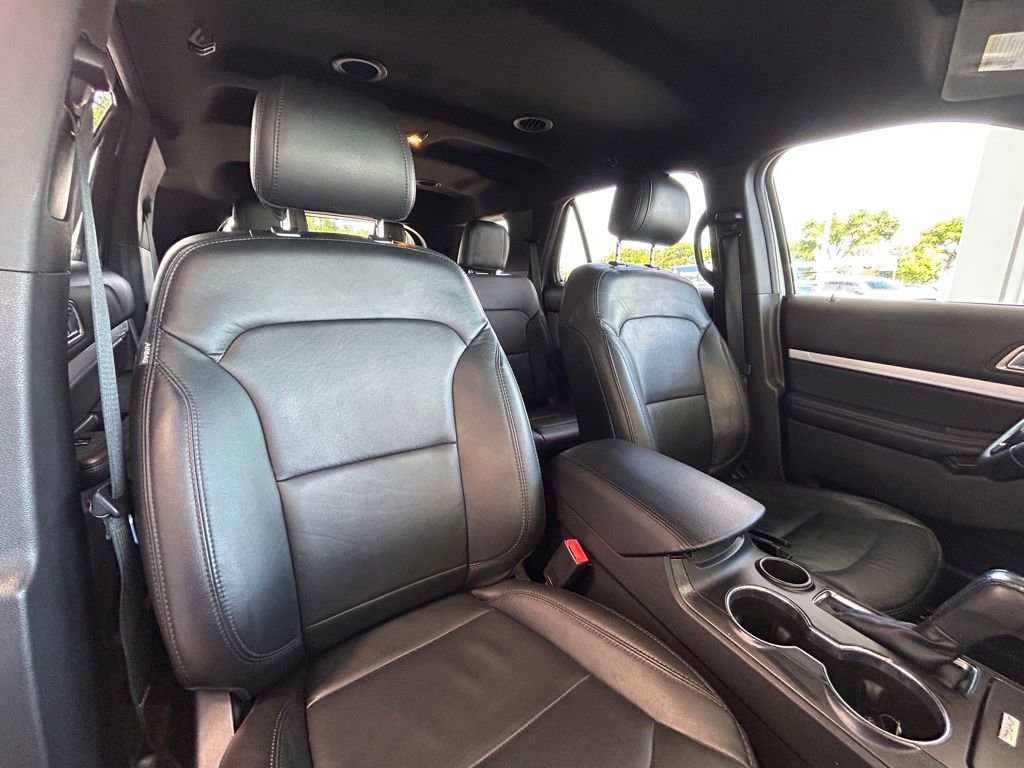 Used 2017 Ford Explorer XLT w/ Equipment Group 202A image 26