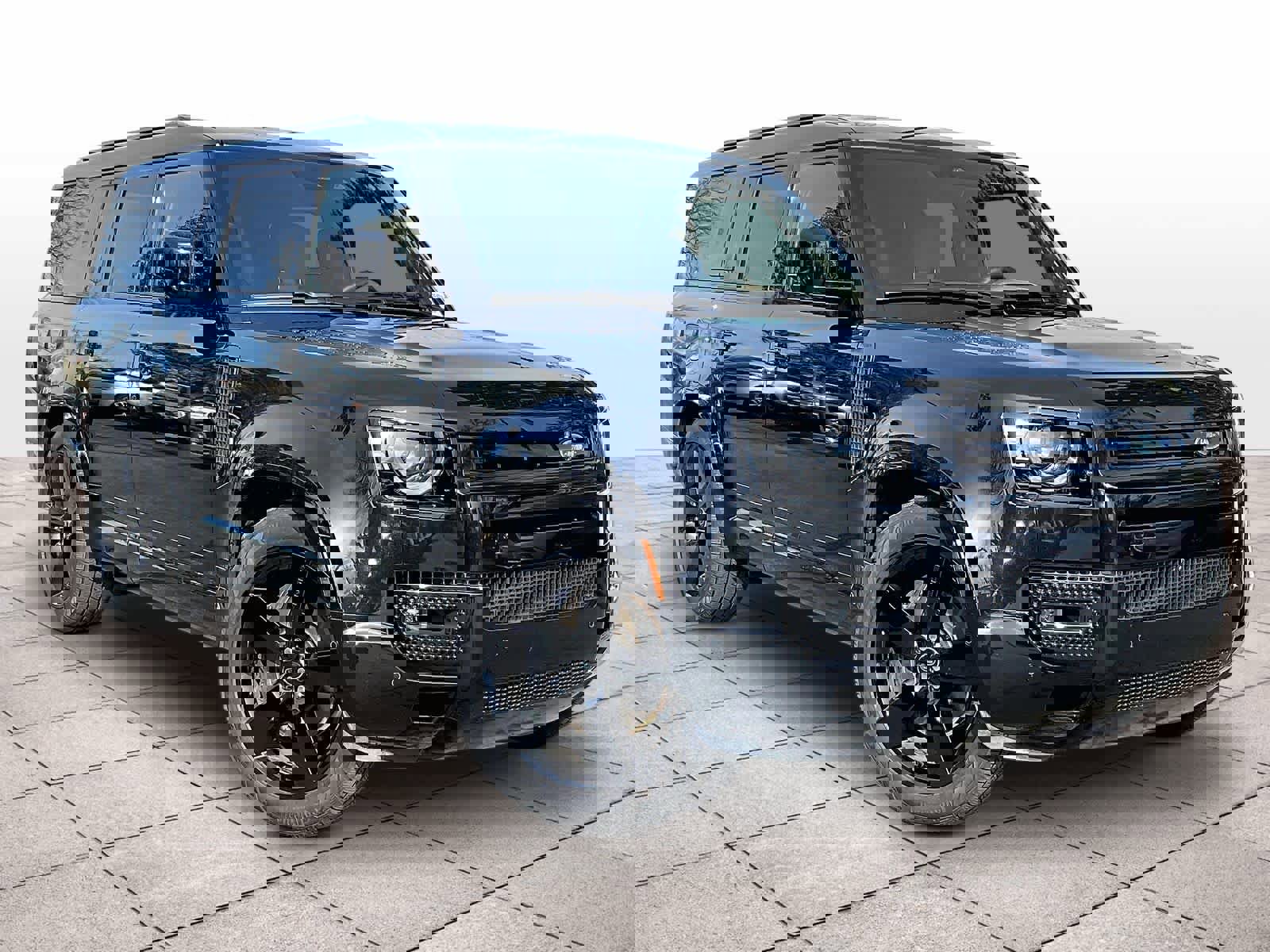 Used 2025 Land Rover Defender 130 X-Dynamic SE image 2