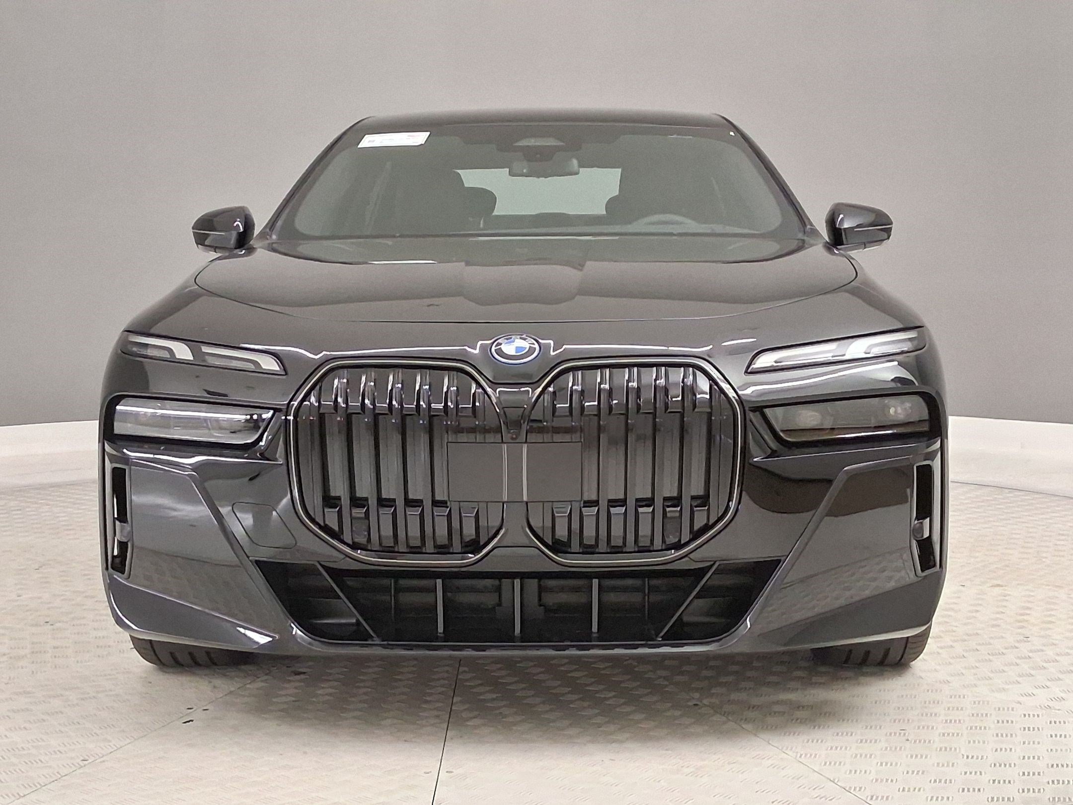 New 2026 BMW 750e xDrive w/ Premium Package AWD/4WD image 4
