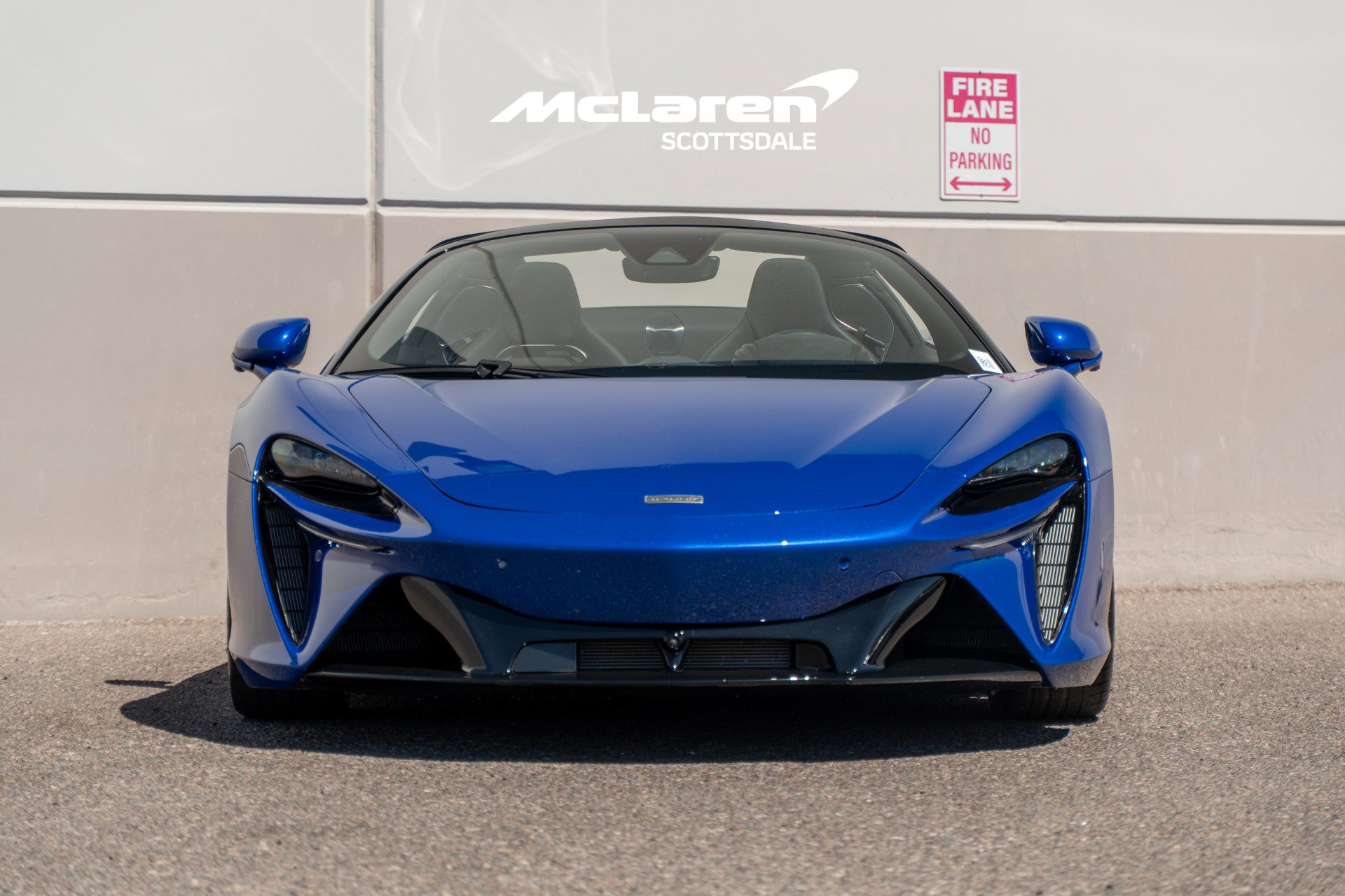 Used 2025 McLaren Artura Spider image 10