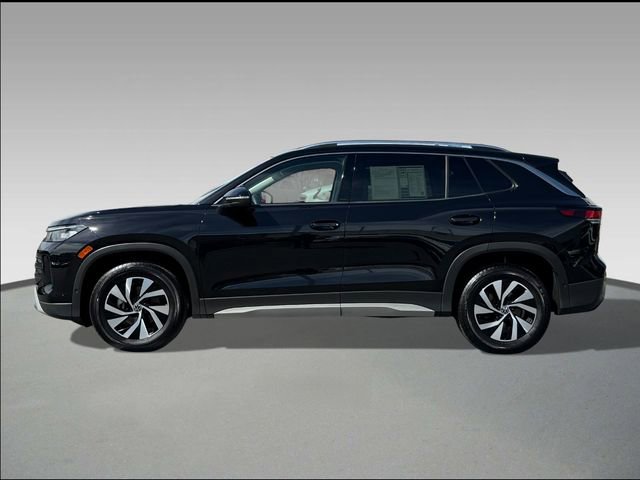 Used 2025 Volkswagen Tiguan S image 3