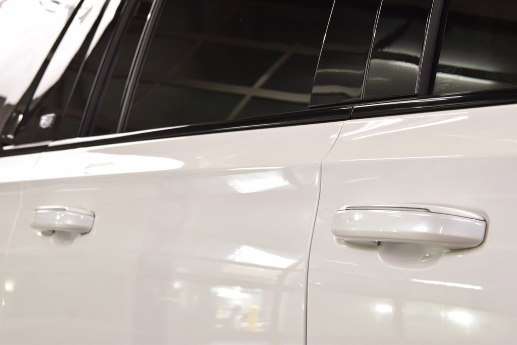 Used 2024 Cadillac Escalade ESV Sport Platinum w/ LPO, ONYX Package AWD/4WD image 17