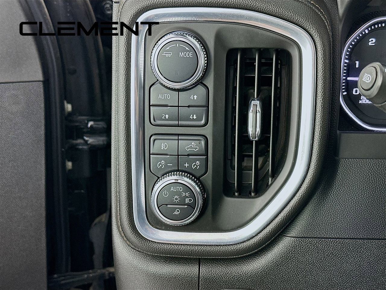 Used 2023 GMC Sierra 3500 AT4 w/ AT4 Preferred Package AWD/4WD image 14
