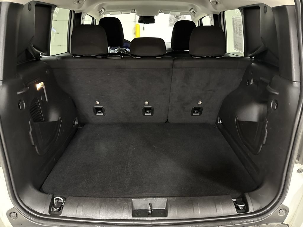 Used 2023 Jeep Renegade Trailhawk AWD/4WD image 24