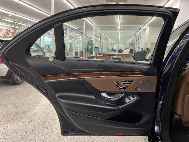 Used 2017 Mercedes-Benz S 550 4MATIC Sedan w/ Premium Package image 37