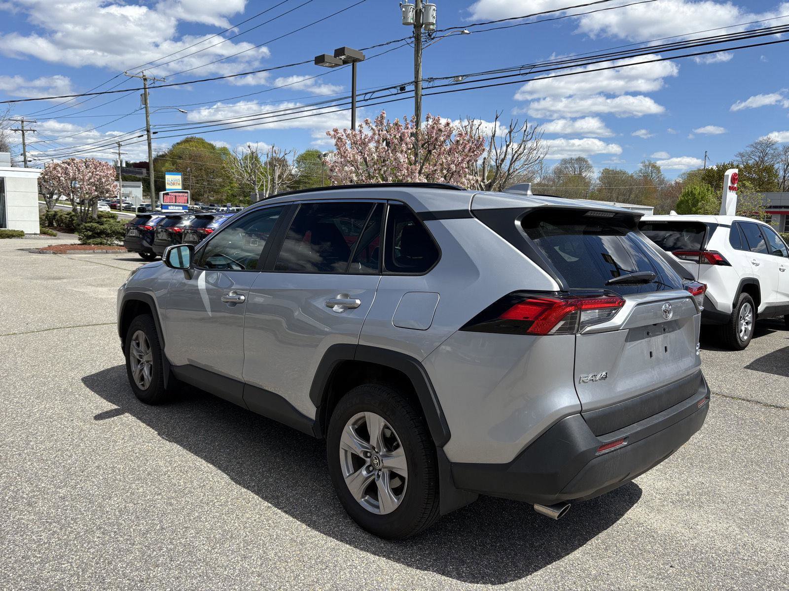 Used 2025 Toyota RAV4 XLE AWD/4WD image 5
