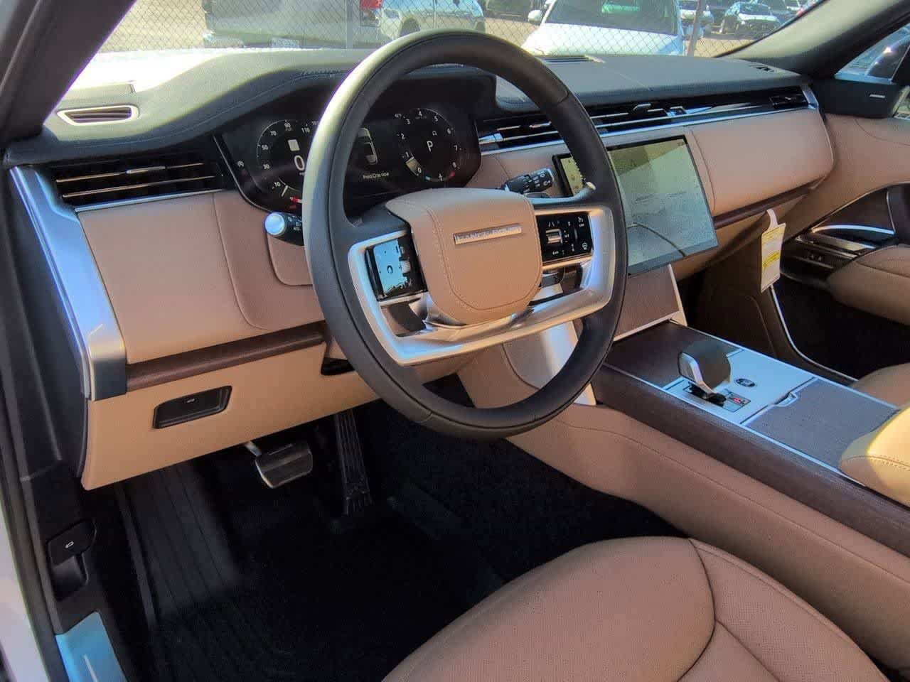 New 2026 Land Rover Range Rover Long Wheelbase SE AWD/4WD image 2