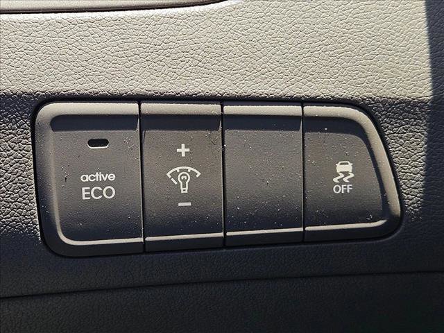 Used 2016 Hyundai Elantra Limited FWD image 11