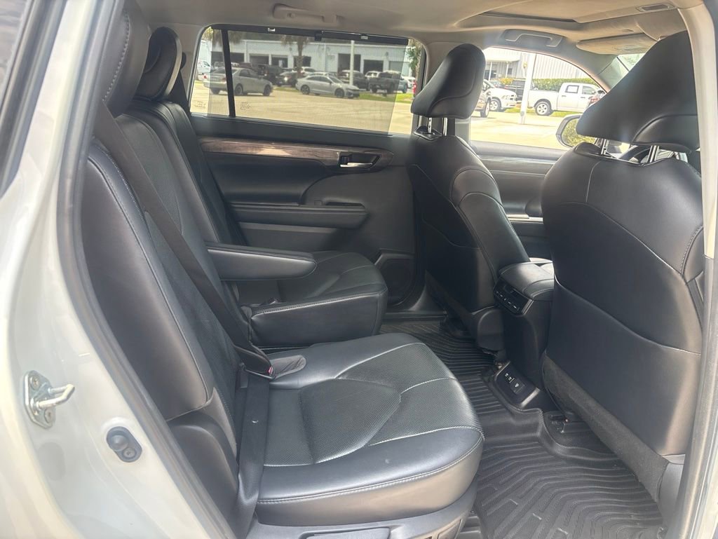 Used 2021 Toyota Highlander Limited AWD/4WD image 10