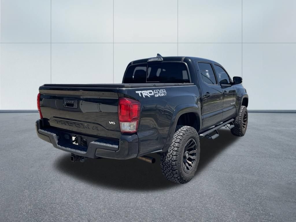 Used 2017 Toyota Tacoma TRD Sport w/ Premium & Technology Package AWD/4WD image 5