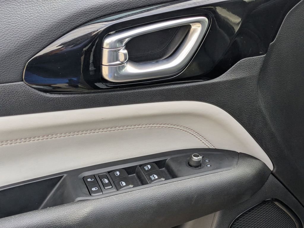 Used 2025 Jeep Compass Limited image 10