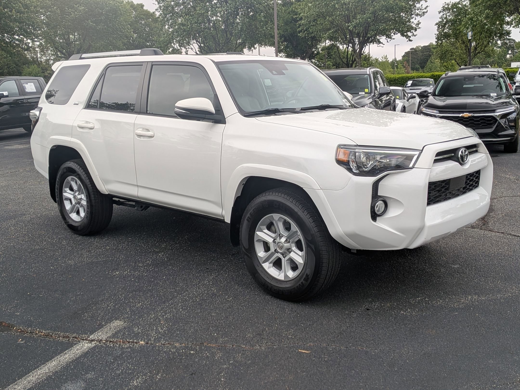 Used 2020 Toyota 4Runner SR5 Premium w/ Moonroof Package AWD/4WD image 2