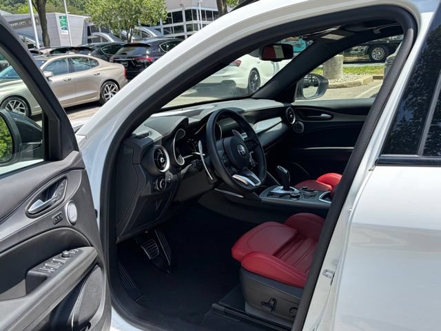 Used 2023 Alfa Romeo Stelvio Veloce AWD/4WD image 21