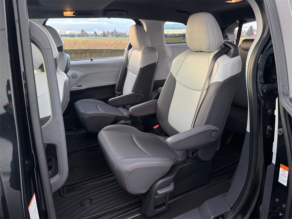 Certified 2022 Toyota Sienna XSE image 25