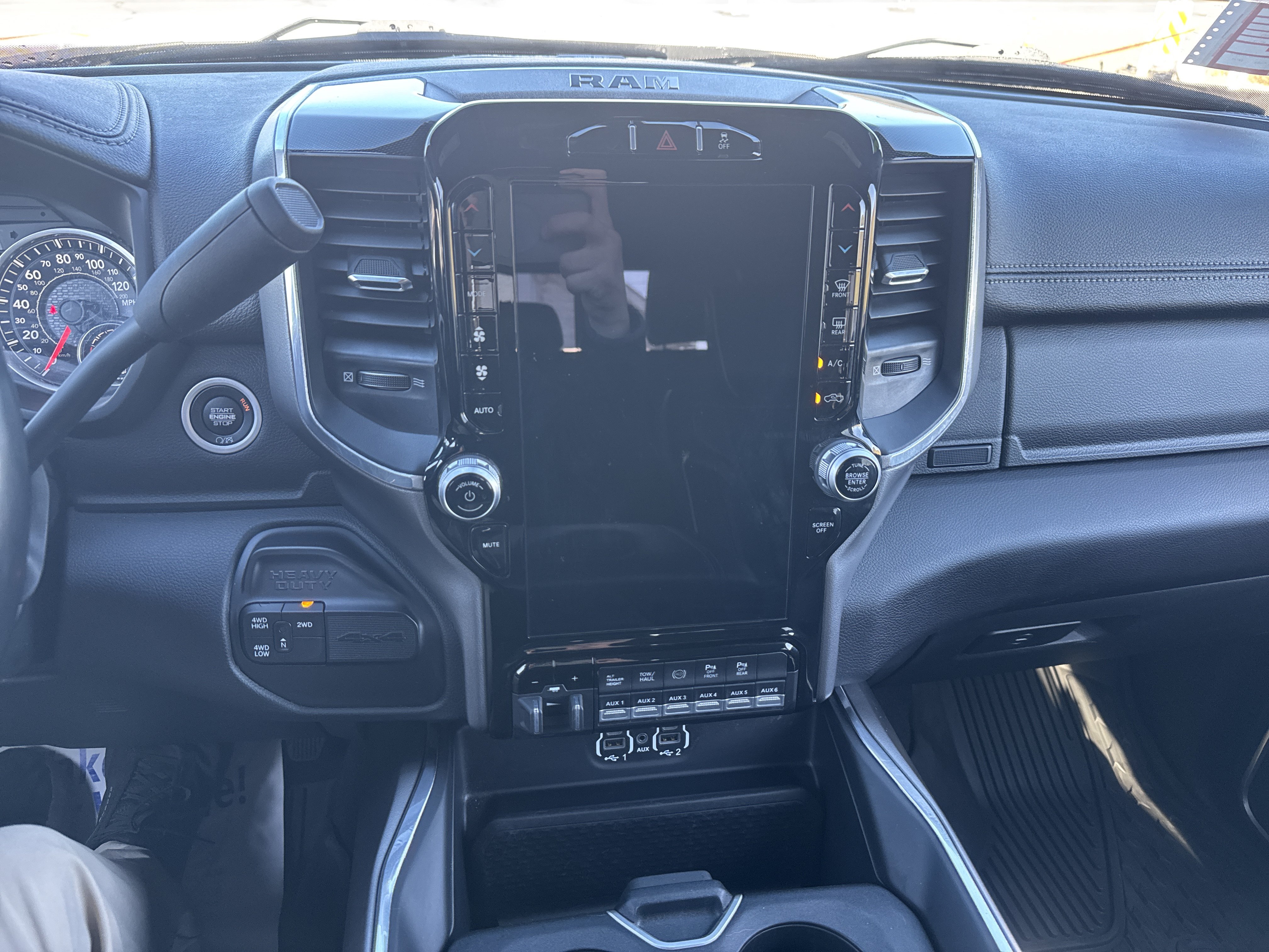 Used 2023 RAM 2500 Laramie AWD/4WD image 25