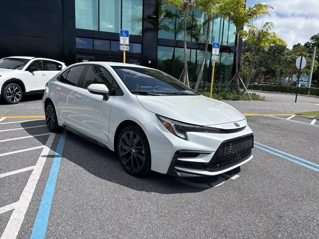 Used 2024 Toyota Corolla SE image 2