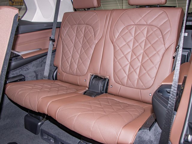 Used 2025 BMW X7 xDrive40i w/ Premium Package image 23