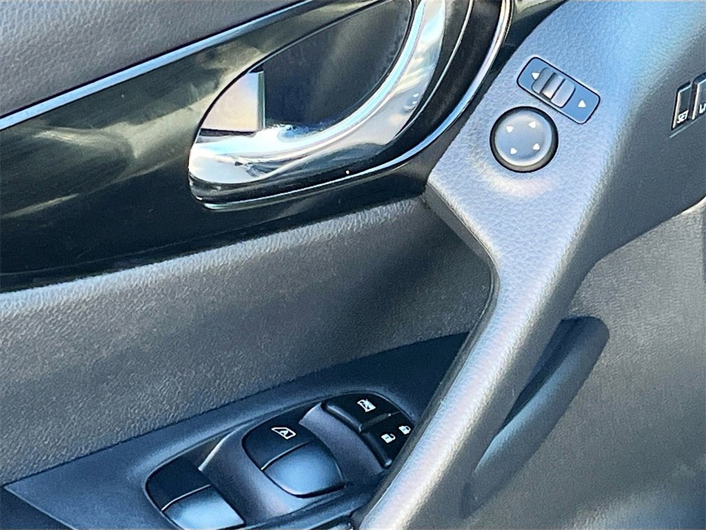 Used 2022 Nissan Rogue Sport SL w/ Premium Package image 18